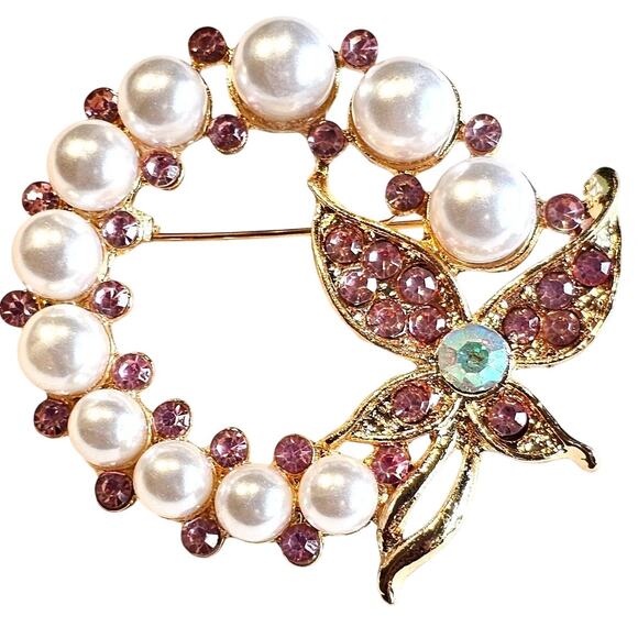 Pink Brooch Pin Faux Pearl Rhinestone Butterfly Gold Tone Wreath Gift Box - Picture 1 of 9